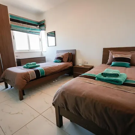 St Julians Flat With Jacuzzi San Ġiljan