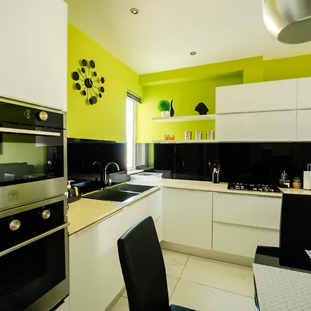 St Julians Flat With Jacuzzi Appartement