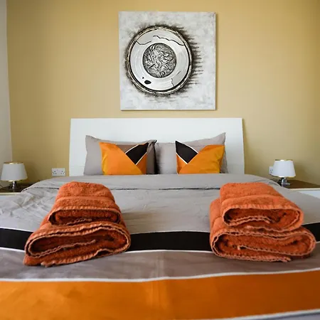 St Julians Flat With Jacuzzi * San Ġiljan