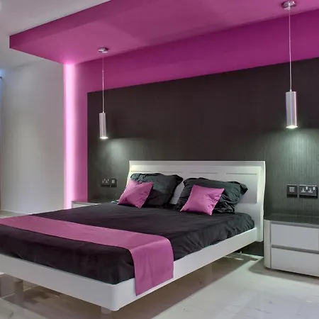 With Private Jacuzzi And Terrace In St Julians 3 Bedrooms *
