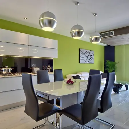 With Private Jacuzzi And Terrace In St Julians 3 Bedrooms Апартаменты