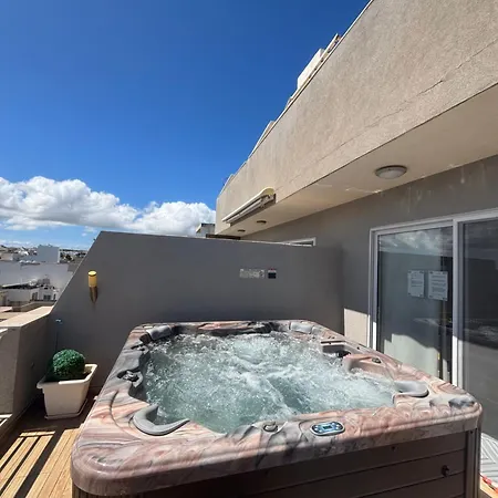With Private Jacuzzi And Terrace In St Julians 3 Bedrooms Апартаменты Сент Джулианс