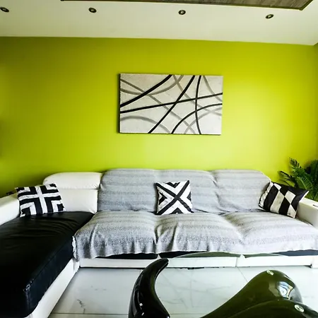 St Julians Flat With Jacuzzi *