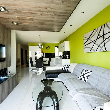 St Julians Flat With Jacuzzi Апартаменты Сент Джулианс