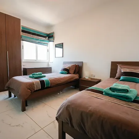 St Julians Flat With Jacuzzi *