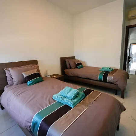 St Julians Flat With Jacuzzi