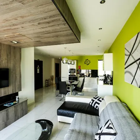 St Julians Flat With Jacuzzi Апартаменты Сент Джулианс