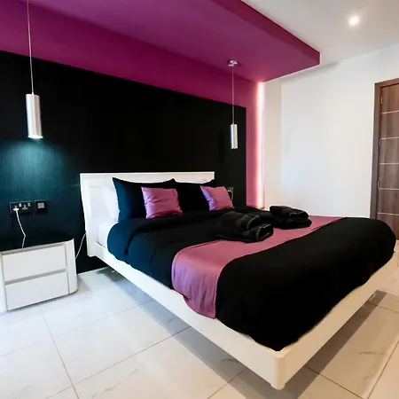 With Private Jacuzzi And Terrace In St Julians 3 Bedrooms * Сент Джулианс