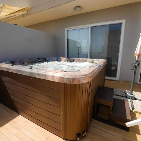 Апартаменты St Julians Flat With Jacuzzi *