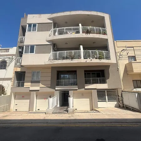 With Private Jacuzzi And Terrace In St Julians 3 Bedrooms Апартаменты Сент Джулианс