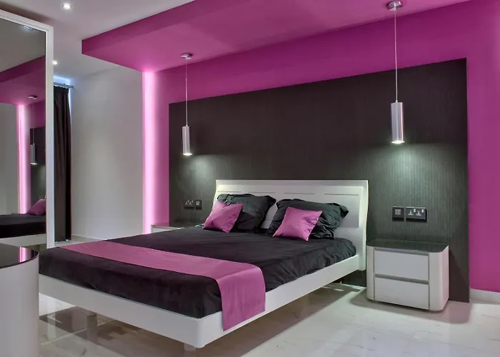 With Private Jacuzzi And Terrace In St Julians 3 Bedrooms *