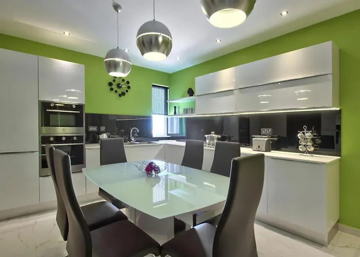 With Private Jacuzzi And Terrace In St Julians 3 Bedrooms Apartamento St. Julian's